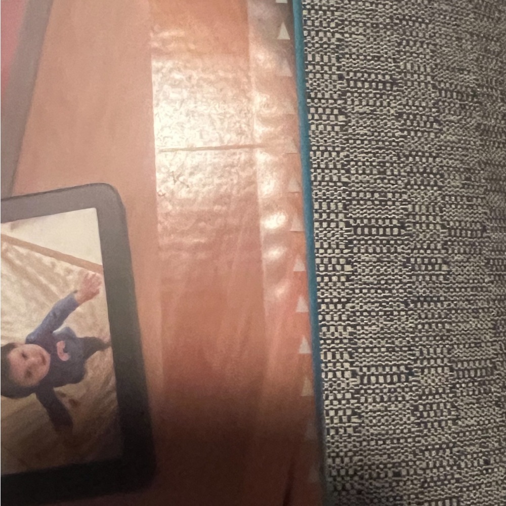 Brand new in box Echo Show 5 (2nd Generation) - Picture 4 of 8